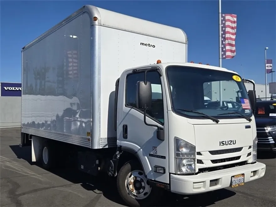 2019 Isuzu NPR photo 1