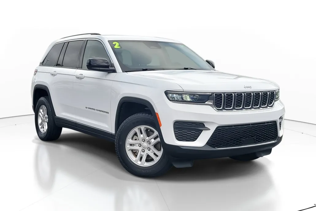 2022 Jeep Grand Cherokee Laredo photo 1