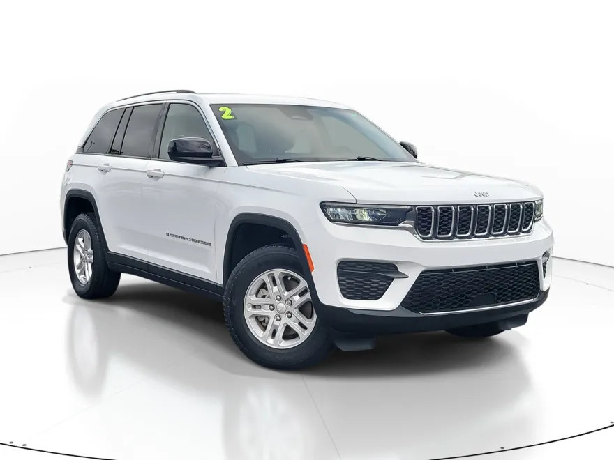 2022 Jeep Grand Cherokee Laredo photo 1