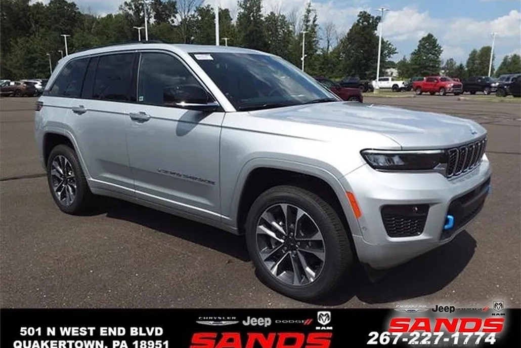 2023 Jeep Cherokee Overland photo 1
