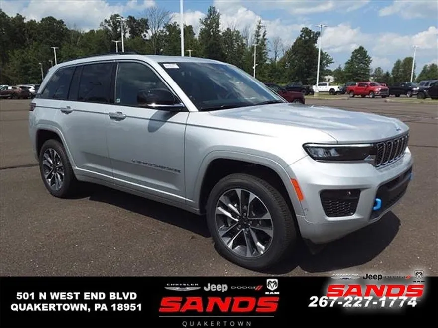 2023 Jeep Cherokee Overland photo 1