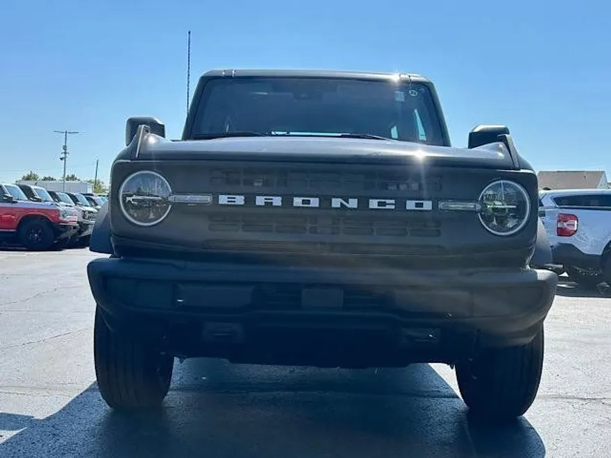 2025 Ford Bronco Base photo 1