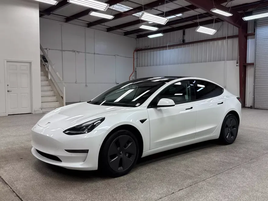 2022 Tesla Model 3 Long Range photo 1