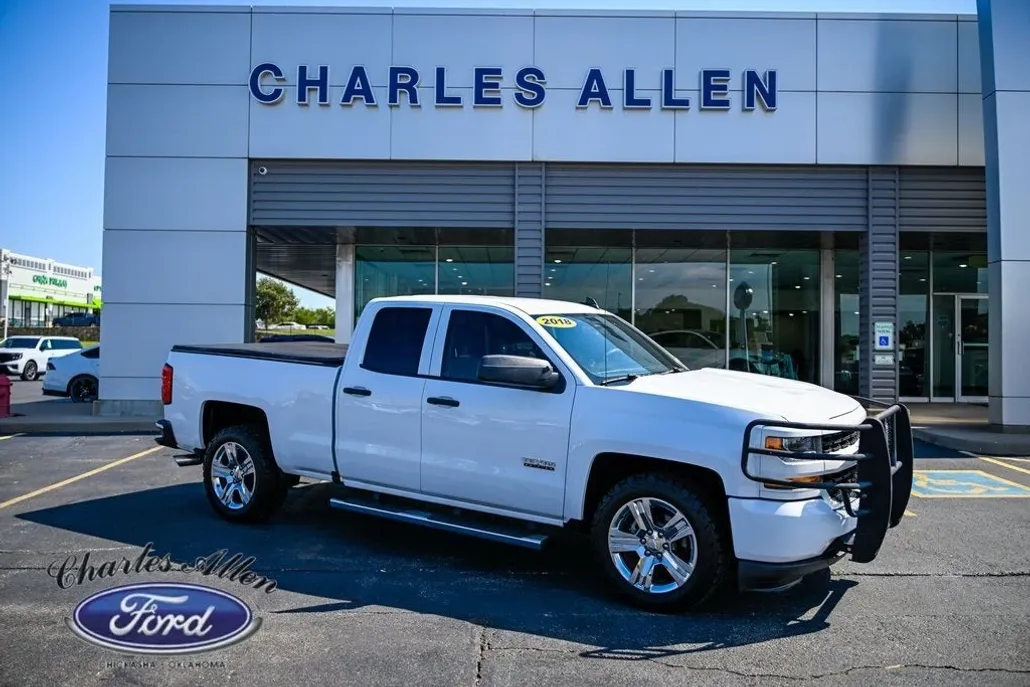 2018 Chevrolet Silverado 1500 Custom photo 1