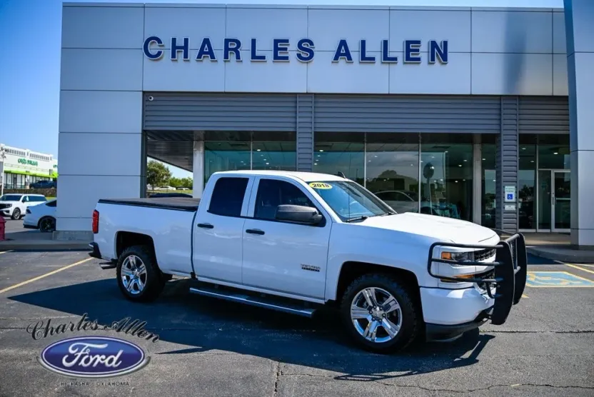 2018 Chevrolet Silverado 1500 Custom photo 1
