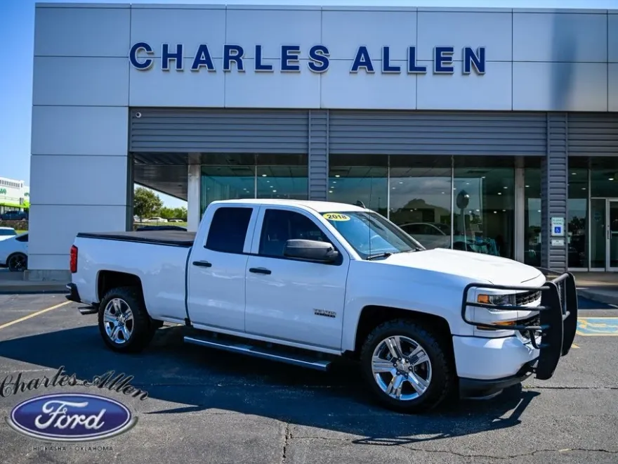 2018 Chevrolet Silverado 1500 Custom photo 1