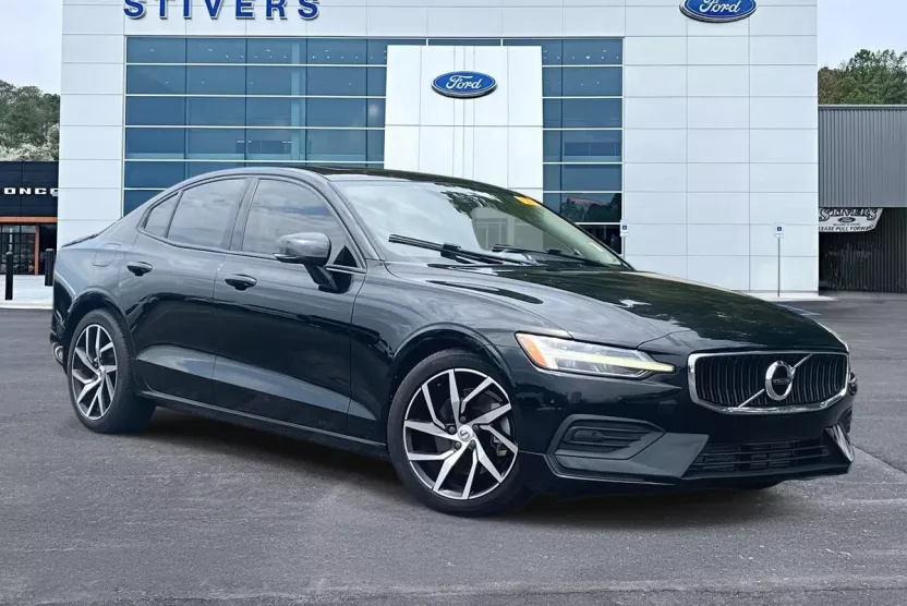 2020 Volvo S60 T5 Momentum photo 1