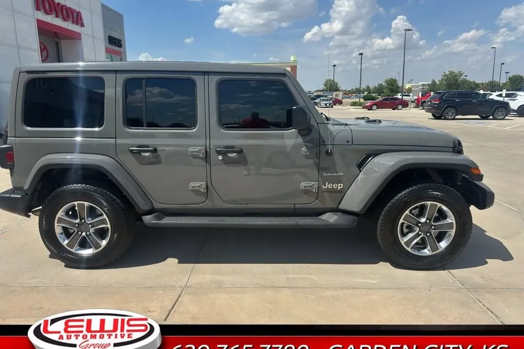 2022 Jeep Wrangler Unlimited Sahara photo 1