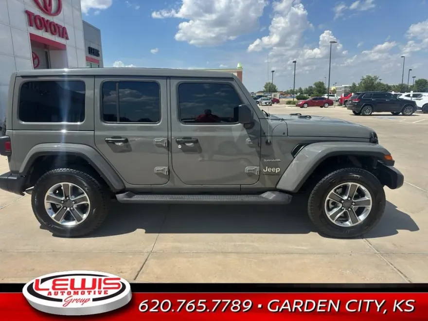 2022 Jeep Wrangler Unlimited Sahara photo 1