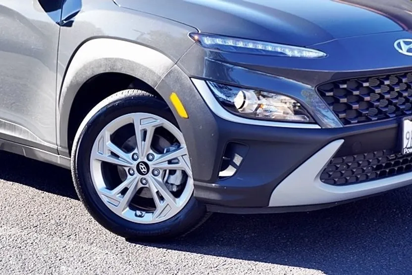 2023 Hyundai Kona SEL photo 1