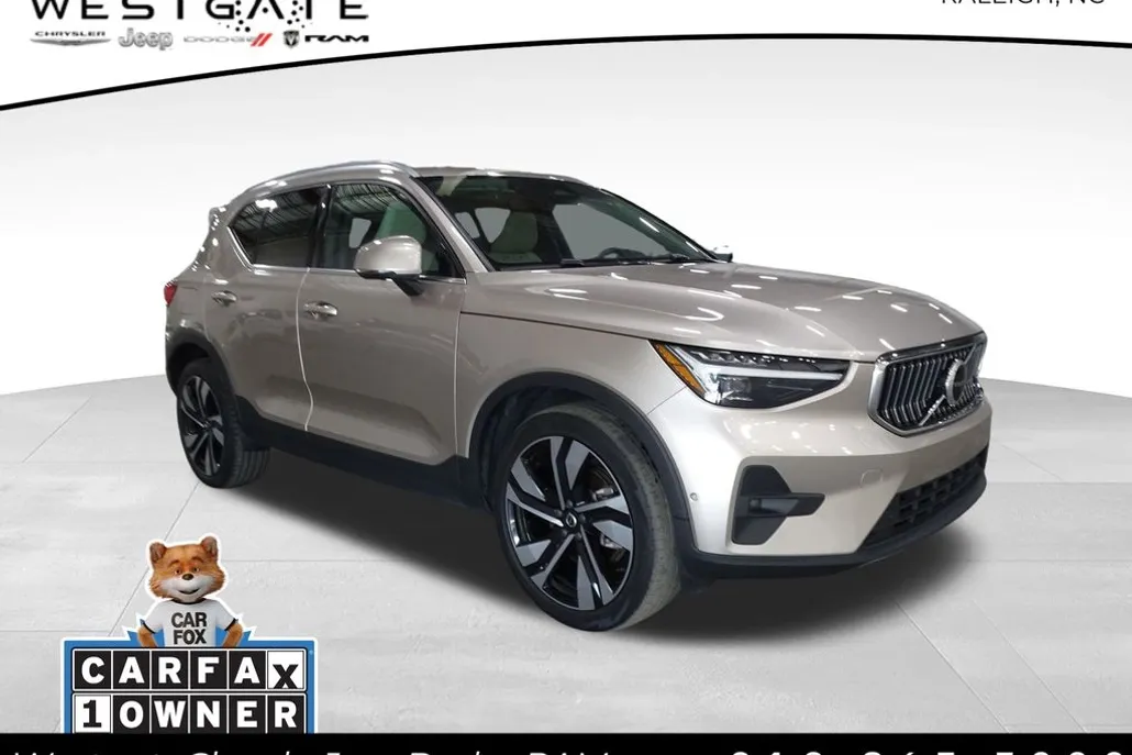 2023 Volvo XC40 Ultimate photo 1