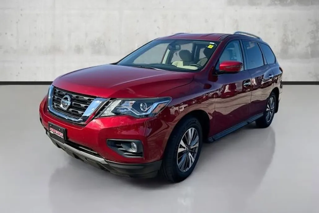 2018 Nissan Pathfinder SV photo 1