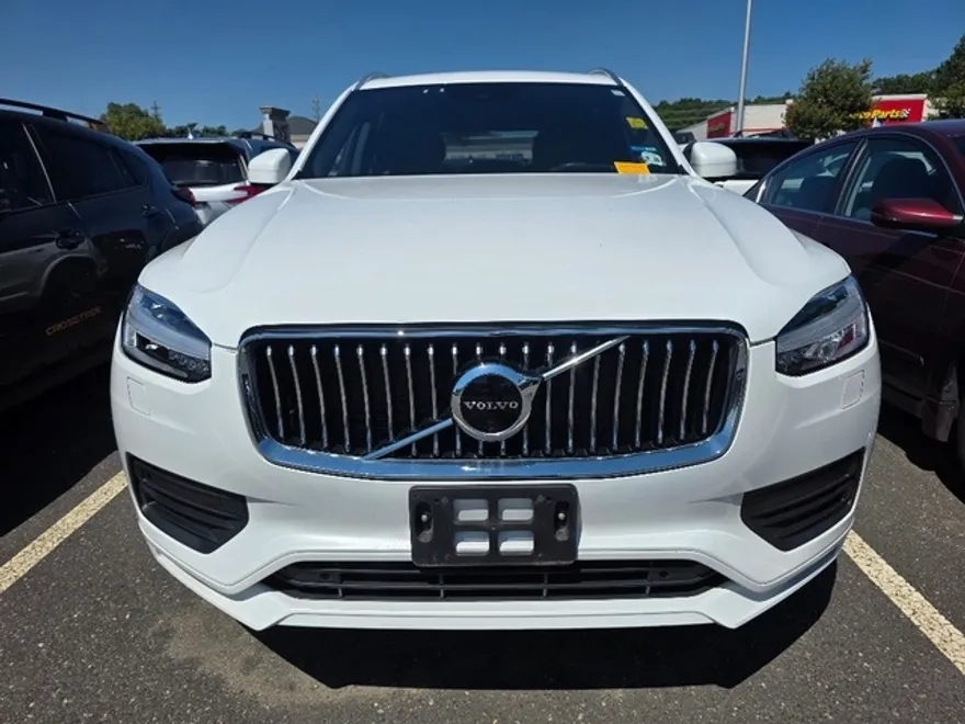 2022 Volvo XC90 T6 Momentum photo 1
