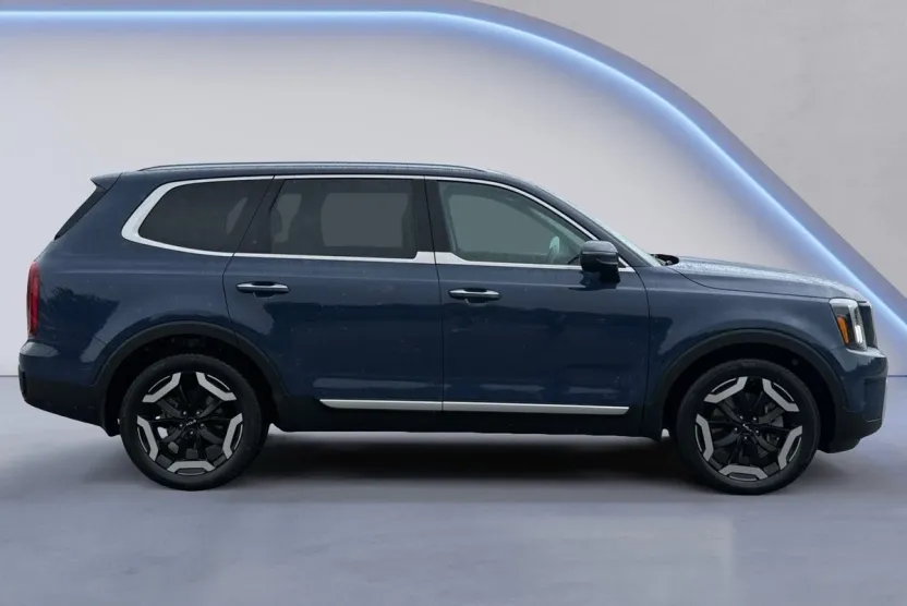 2023 Kia Telluride S photo 1