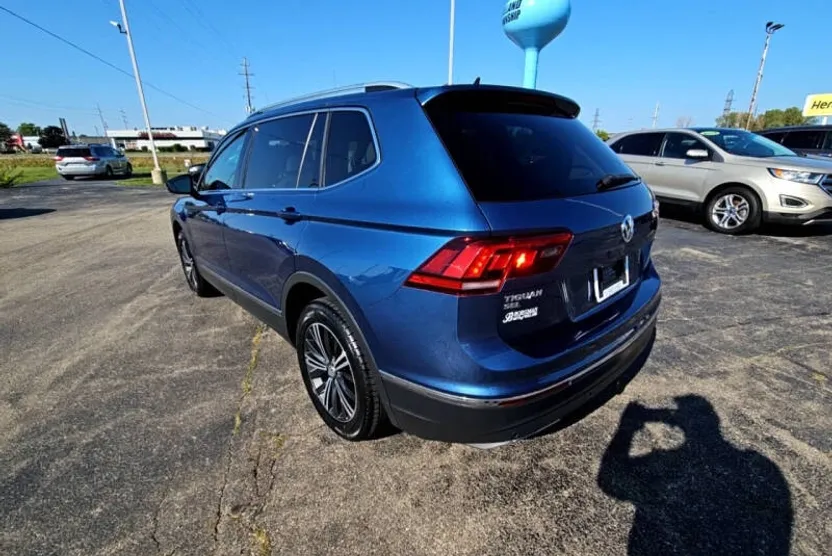 2019 Volkswagen Tiguan SEL photo 1