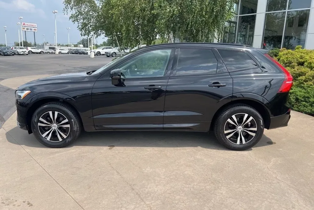 2024 Volvo XC60 B5 Core photo 1