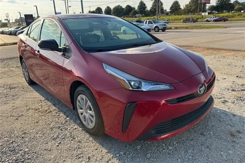 2021 Toyota Prius L photo 1