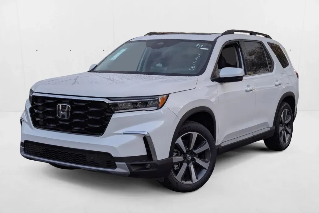 2025 Honda Pilot Touring photo 1