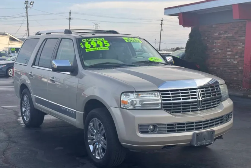 2008 Lincoln Navigator Base photo 1