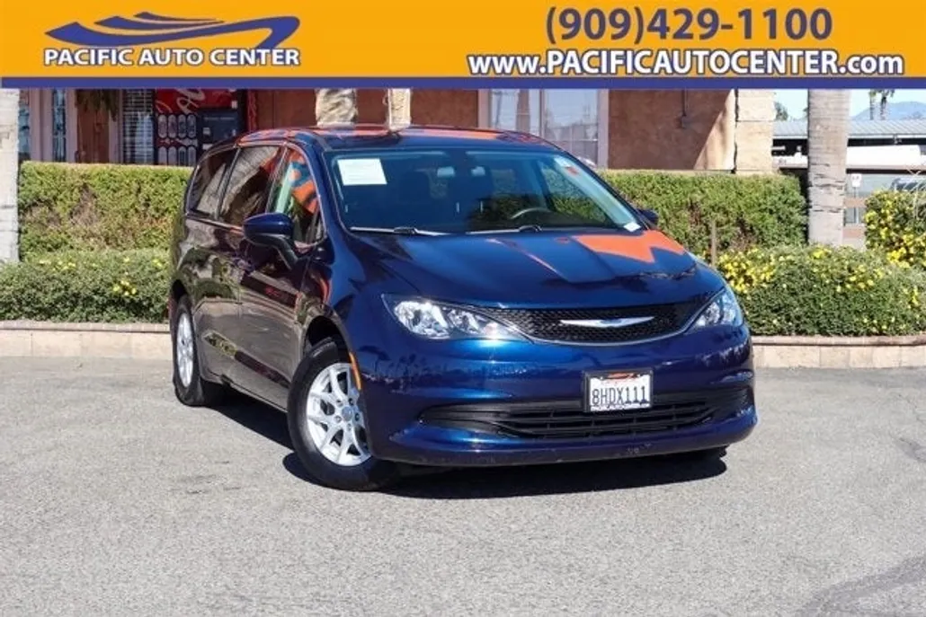 2019 Chrysler Pacifica Touring photo 1