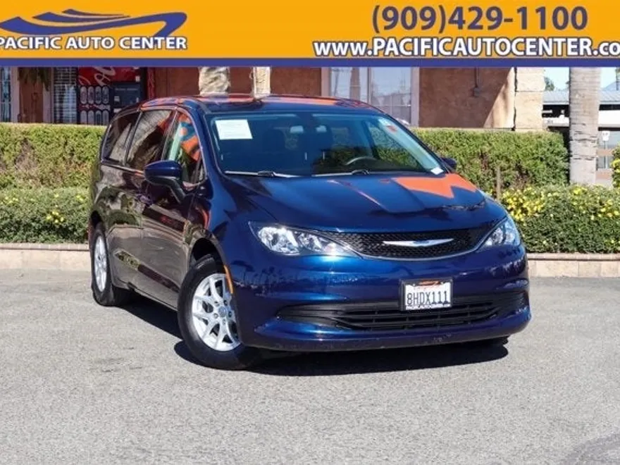 2019 Chrysler Pacifica Touring photo 1