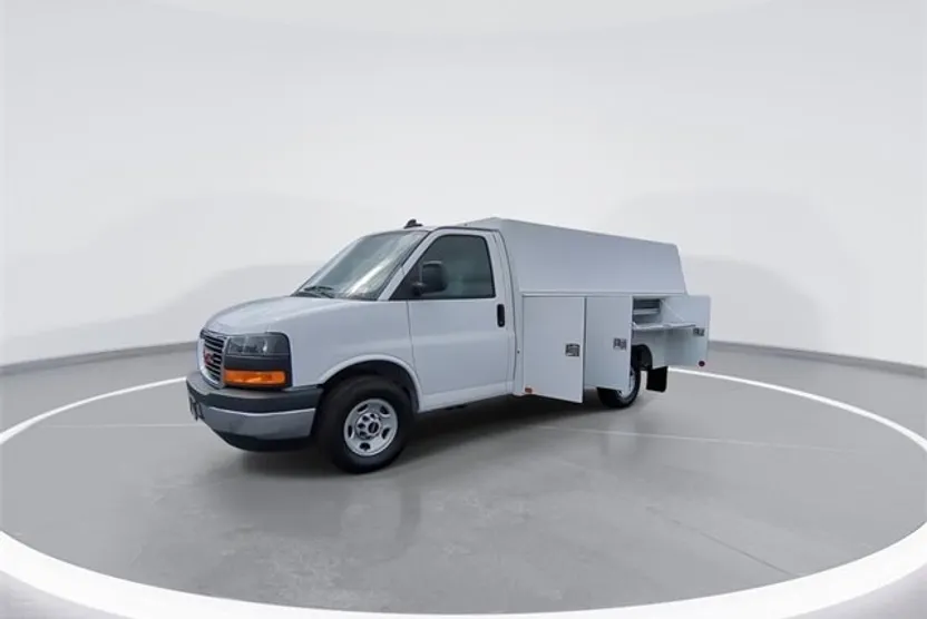 2025 Gmc Savana Cutaway 3500 photo 1