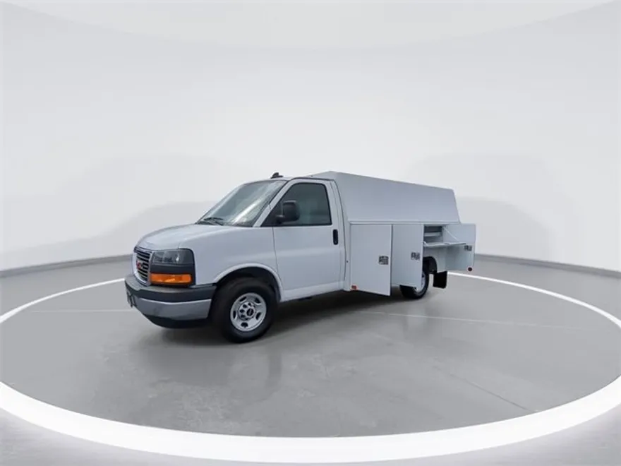 2025 Gmc Savana Cutaway 3500 photo 1