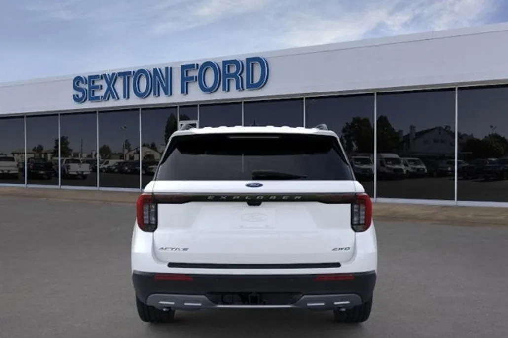 2025 Ford Explorer photo 1