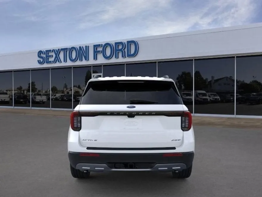 2025 Ford Explorer photo 1