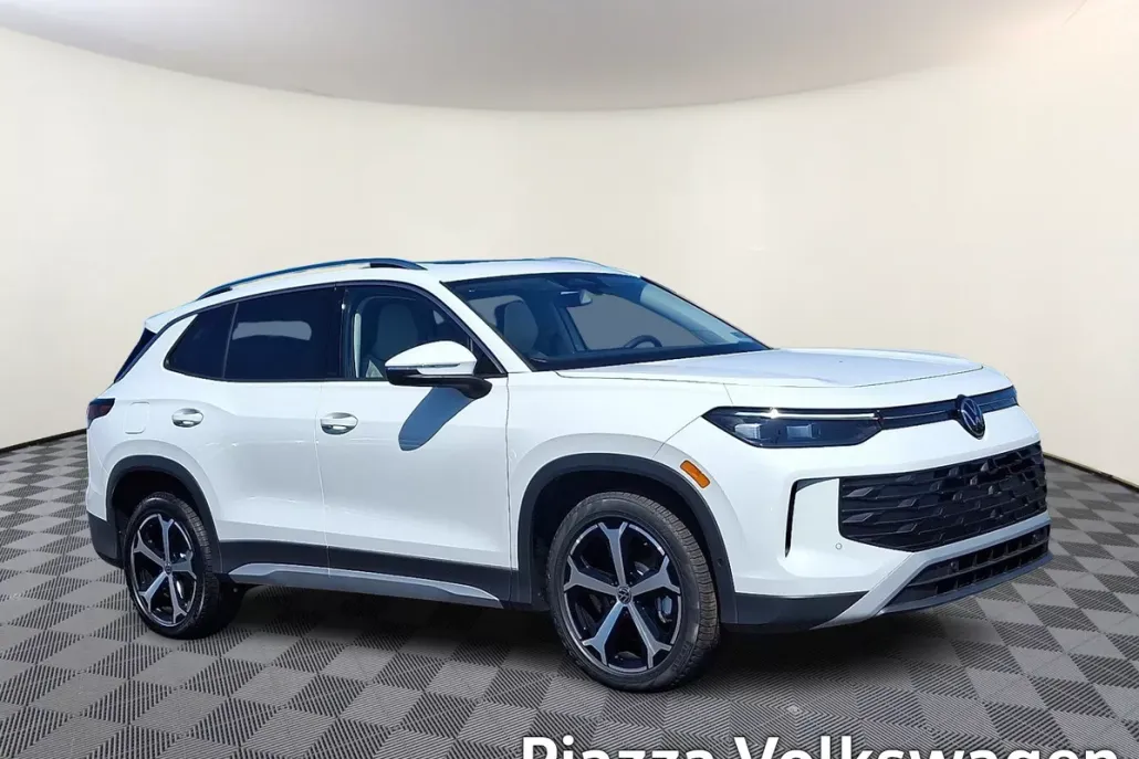 2025 Volkswagen Tiguan SE photo 1