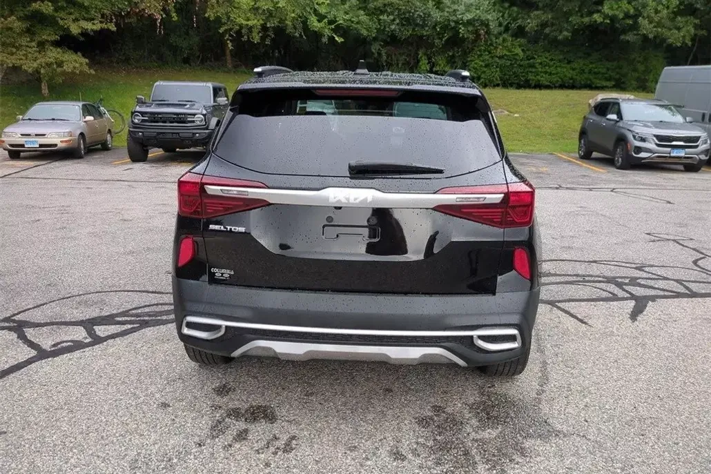 2023 Kia Seltos EX photo 1