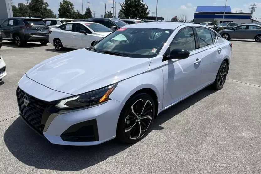 2025 Nissan Altima 2.5 SR photo 1