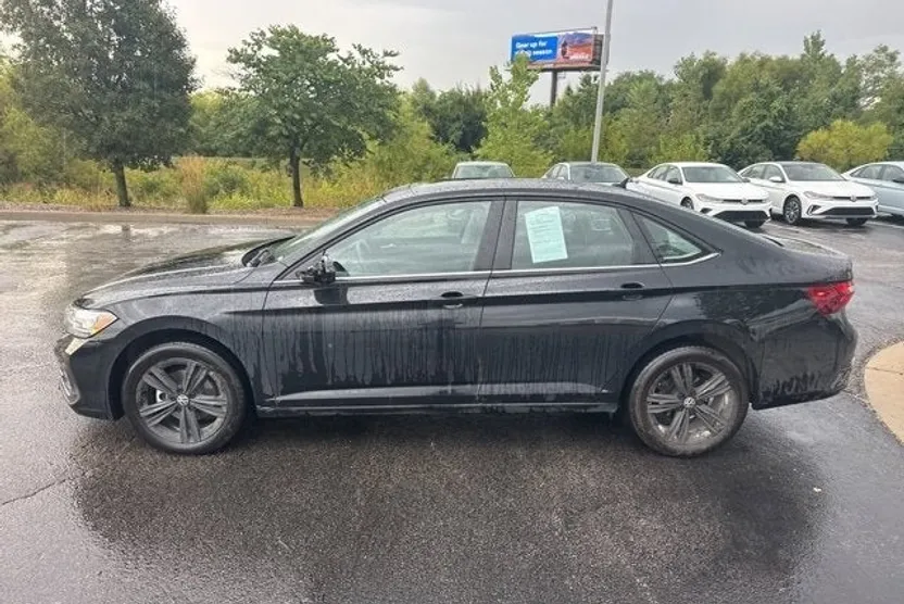 2023 Volkswagen Jetta SE photo 1