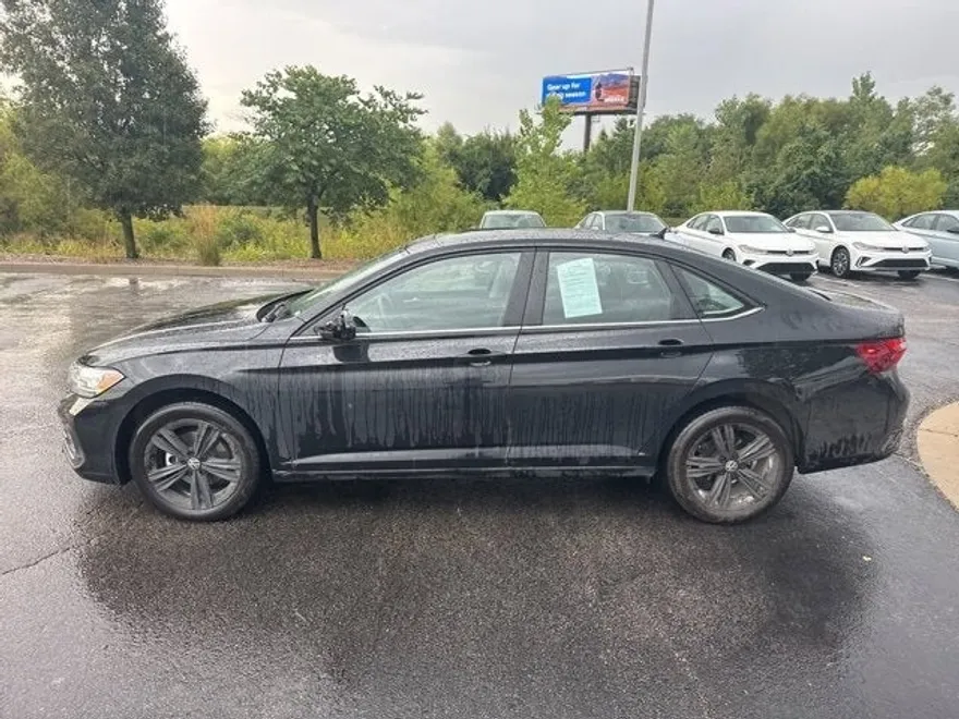 2023 Volkswagen Jetta SE photo 1