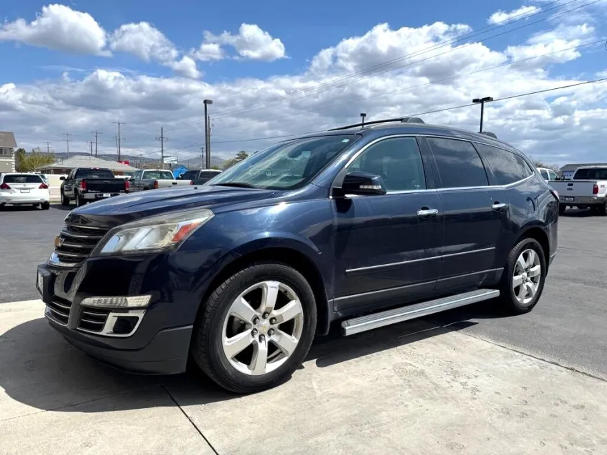2017 Chevrolet Traverse Premier photo 1