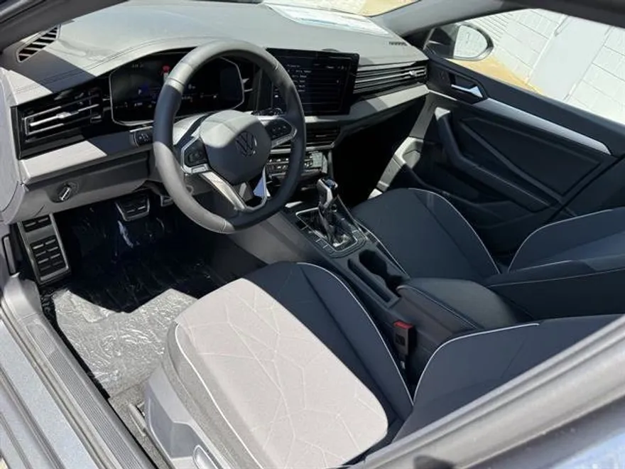 2025 Volkswagen Jetta Sport photo 1