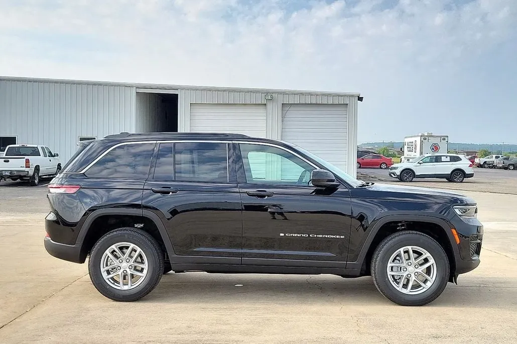 2025 Jeep Grand Cherokee Laredo X photo 1