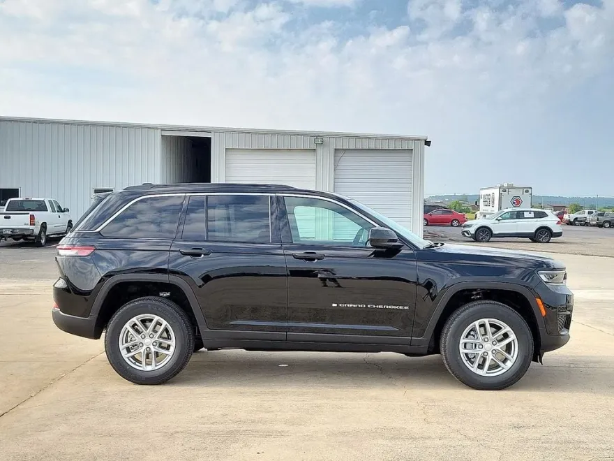 2025 Jeep Grand Cherokee Laredo X photo 1