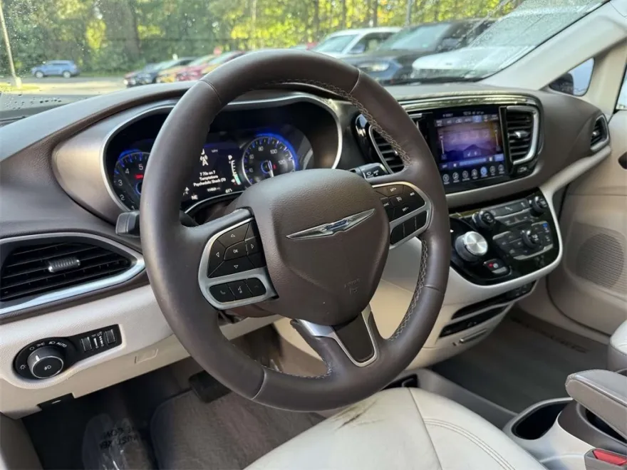 2017 Chrysler Pacifica Touring Plus photo 1