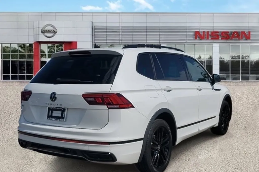 2022 Volkswagen Tiguan SE R-Line Black photo 1