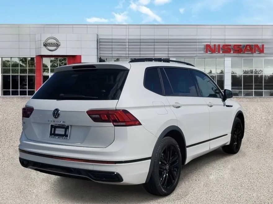 2022 Volkswagen Tiguan SE R-Line Black photo 1