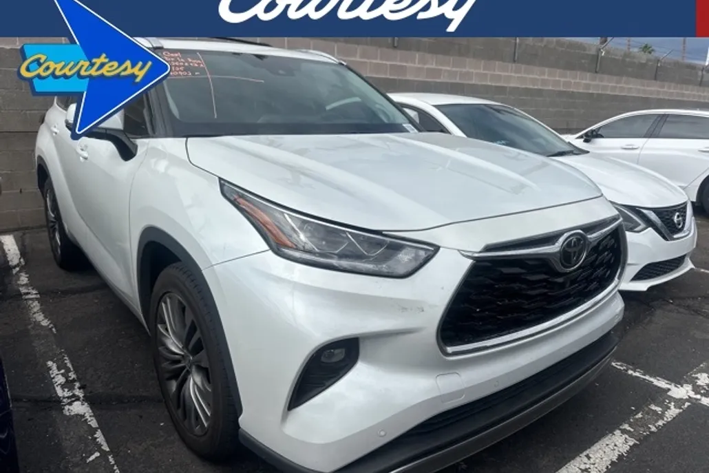 2022 Toyota Highlander Platinum photo 1