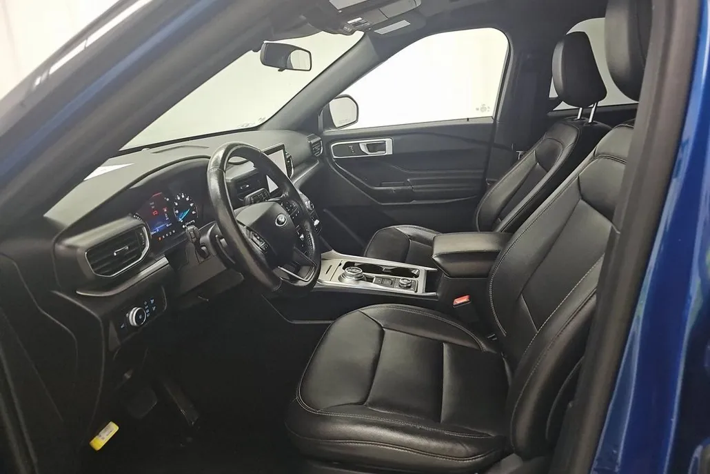 2020 Ford Explorer XLT photo 1
