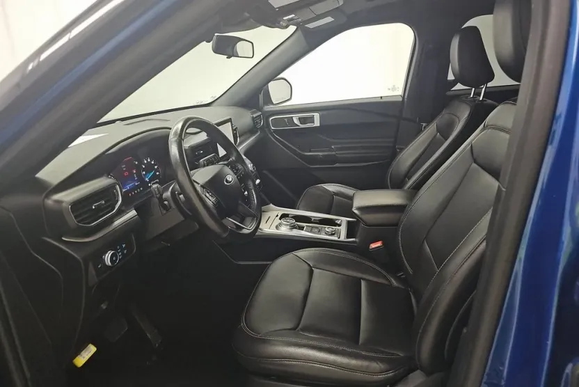 2020 Ford Explorer XLT photo 1