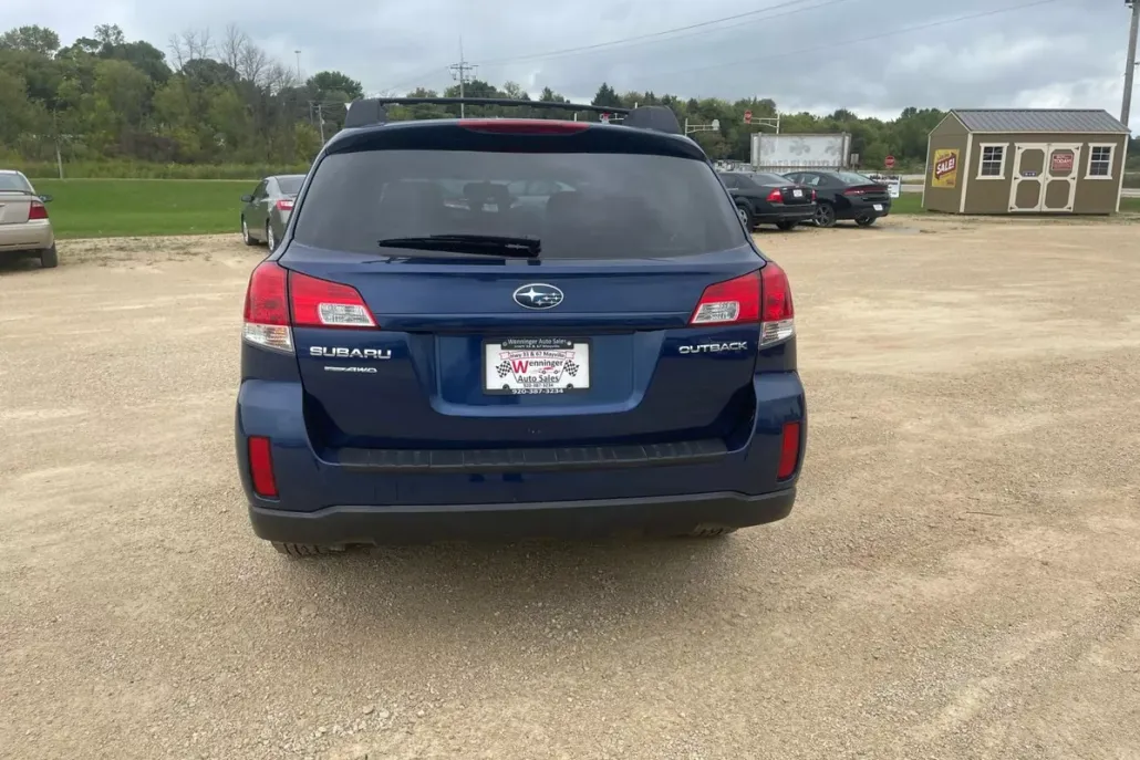 2011 Subaru Outback 2.5i Premium photo 1