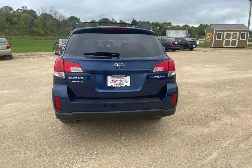 2011 Subaru Outback 2.5i Premium photo 1
