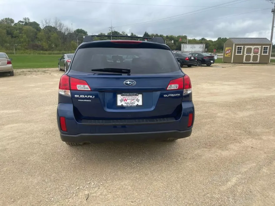 2011 Subaru Outback 2.5i Premium photo 1