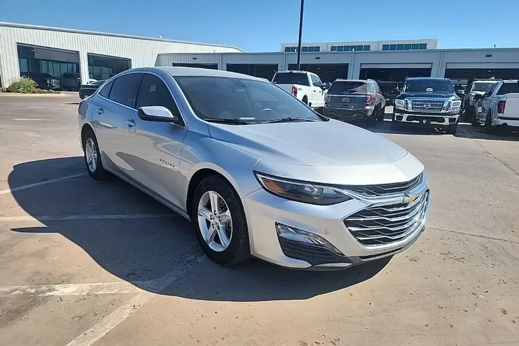 2022 Chevrolet Malibu 1LT photo 1