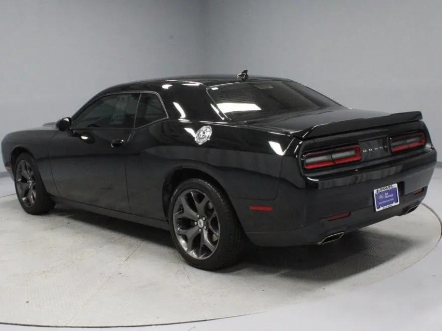 2018 Dodge Challenger SXT photo 1