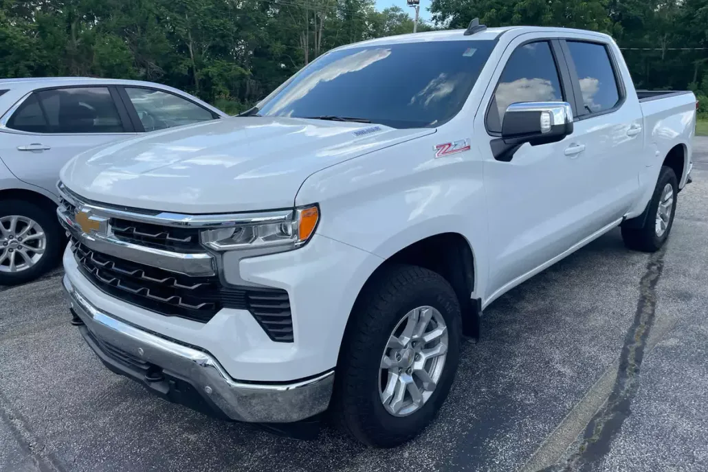 2025 Chevrolet Silverado 1500 LT photo 1